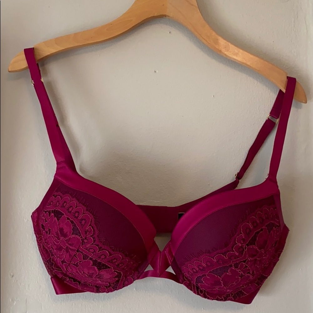 EUC Victoria’s Secret Very Sexy Push-Up Bra